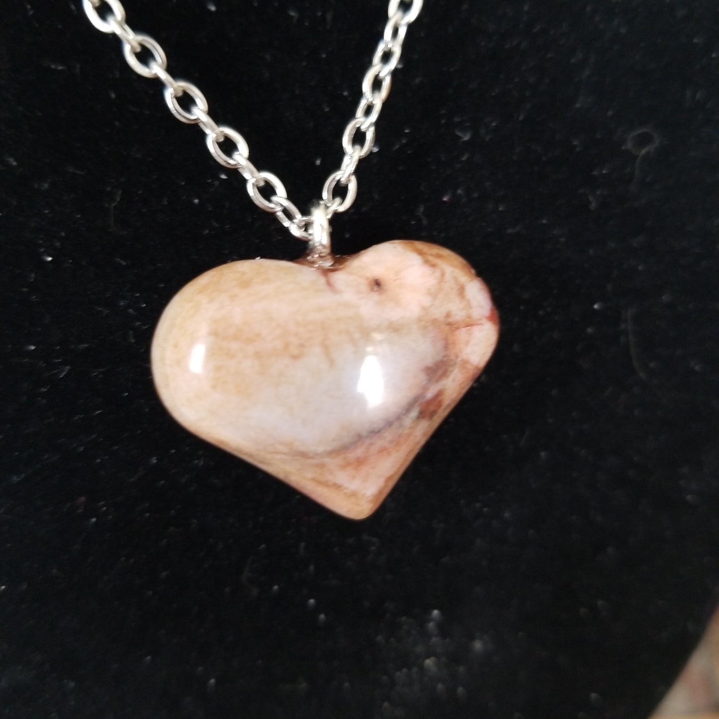 Flower agate heart necklace