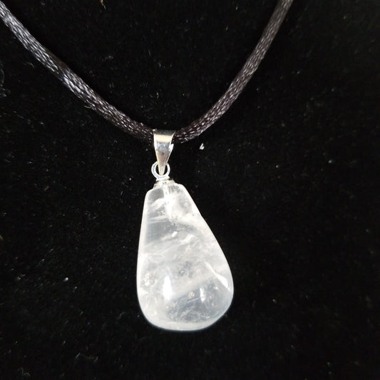 Clear quartz drop shape necklace